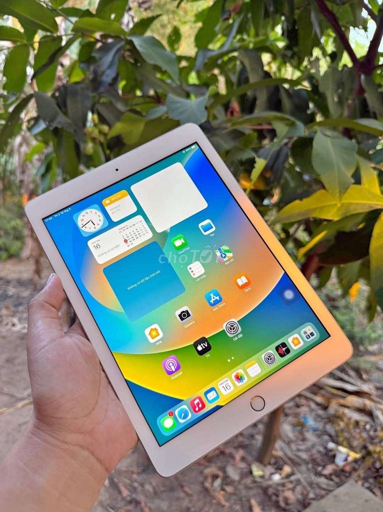 Apple iPad Gen 5 128GB 4G Trắng. Mua bán Máy tính bảng tại Huyện Ba Tri Bến Tre được đăng bởi Phố xa hình 1