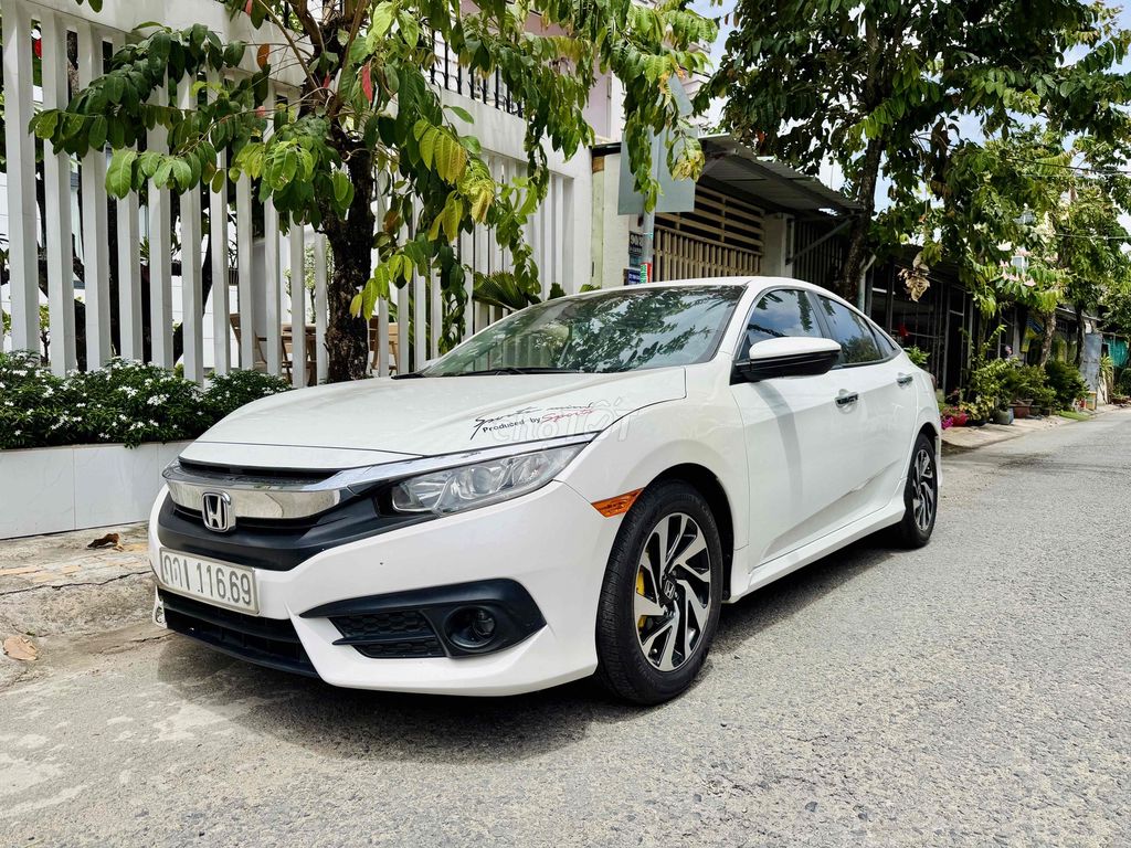 Honda Civic 1.8 2018 белый Вьетнам