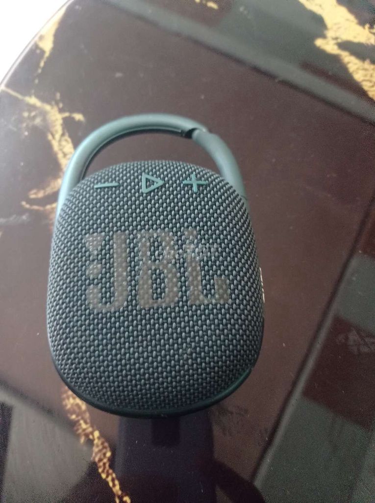 dư dùng thanh lý JBL CLIP 4 pin còn rất trâu