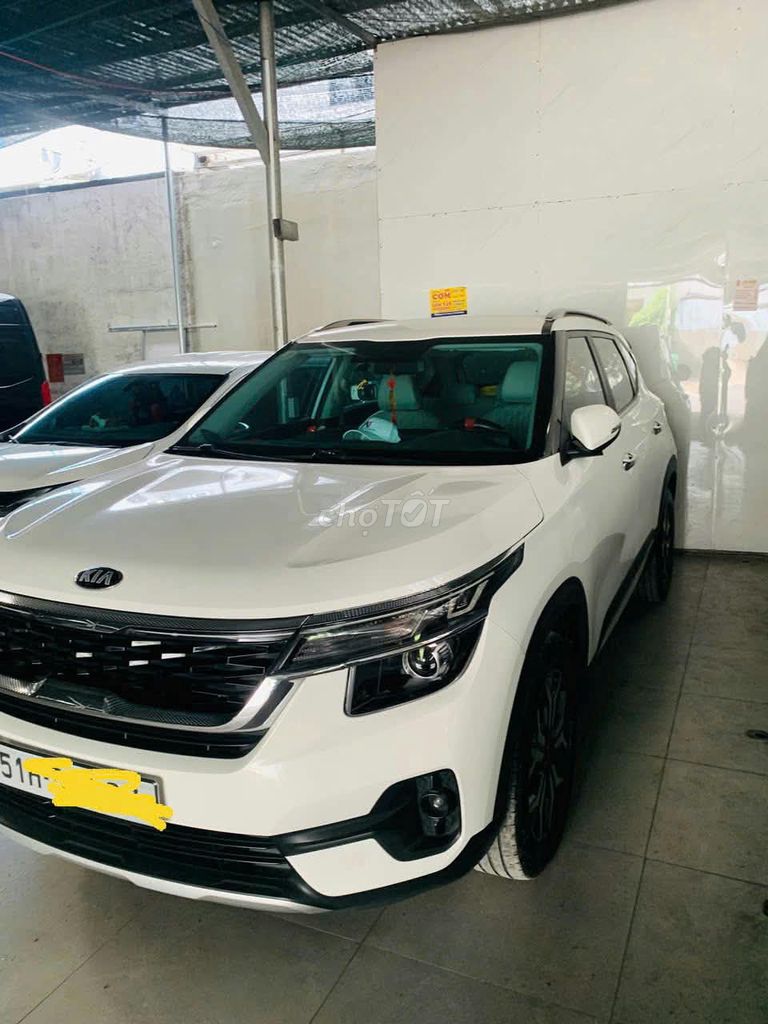 KIA SELTOS 2021 Белый 53000 км