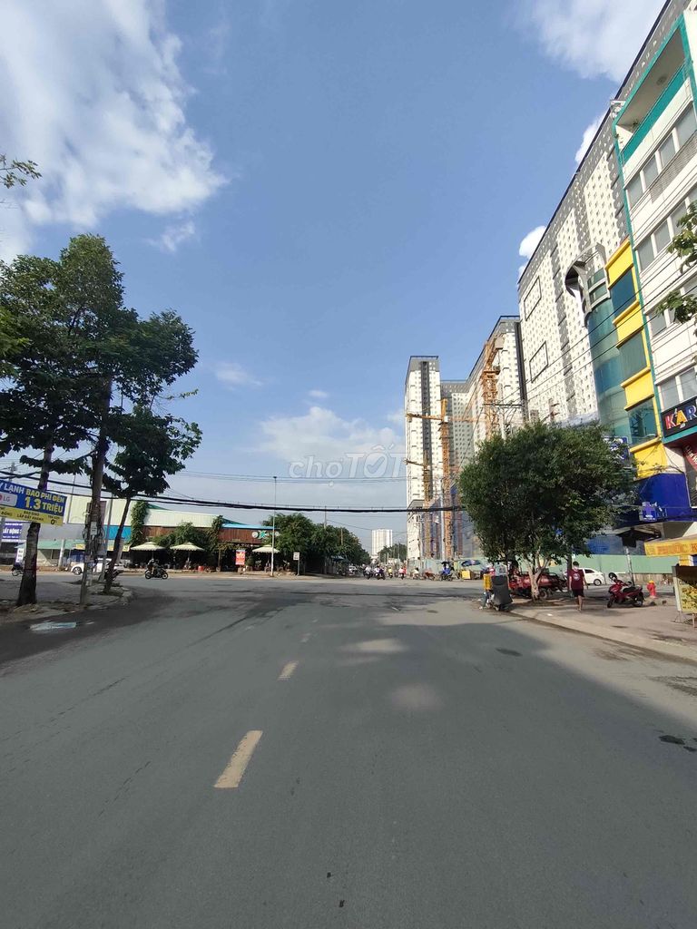 Nhà bán 5 tầng (4x20) MT đường KDC Cao Lỗ, ngay TTTM Parc Mall.