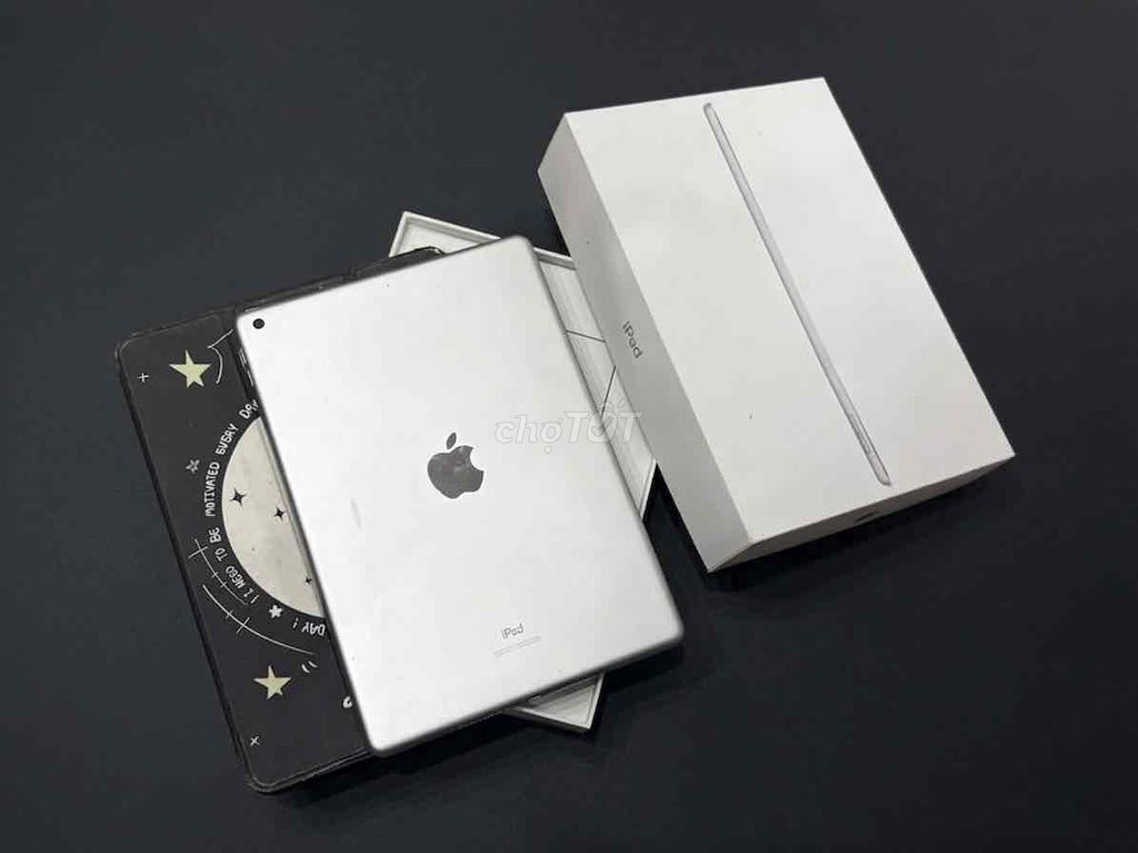 Apple iPad Gen 9 Bạc Đã sử dụng. Mua bán Máy tính bảng tại Quận Thanh Xuân Hà Nội được đăng bởi quỳnh chi hình 1