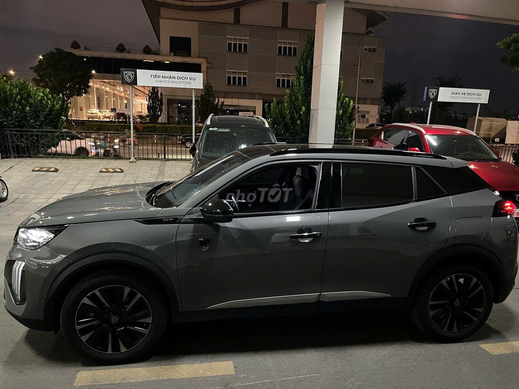 Peugeot 2008 GT 1.2 AT ALL NEW серый 14 000 км