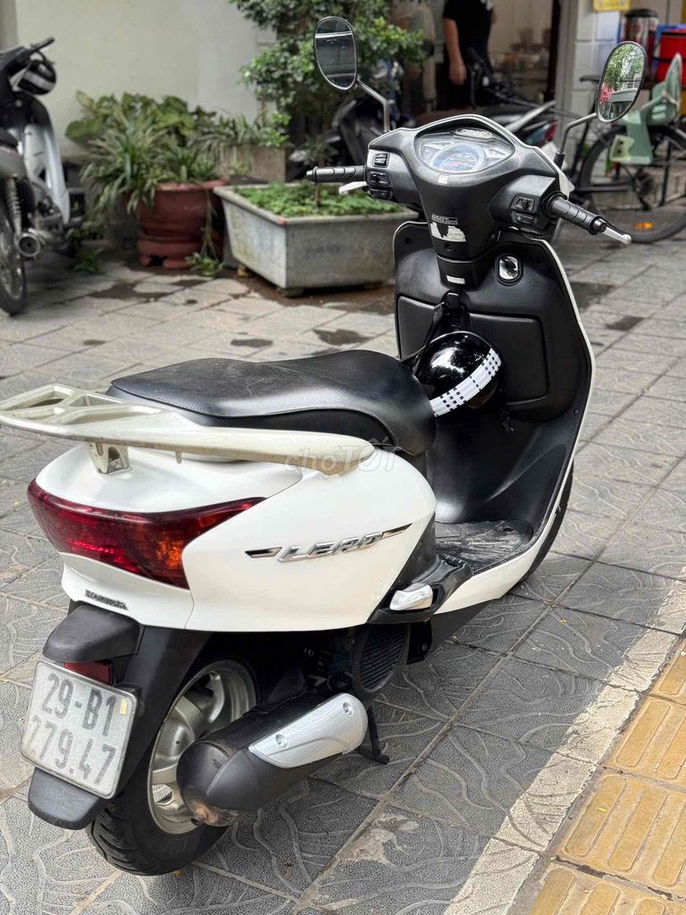 Honda Lead белая бензиновая 2012 оригинал последнего поколения