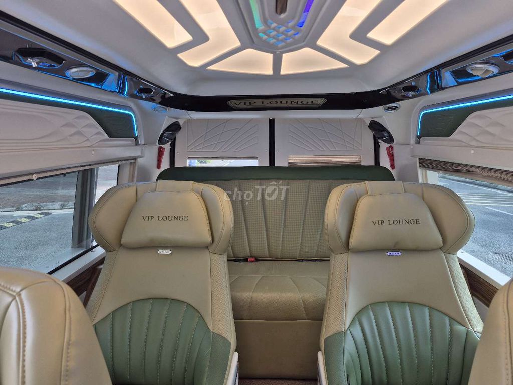 Ford Transit VIP Lounge 10 chỗ số sàn. Mua bán Phương tiện khác tại Quận Long Biên Hà Nội được đăng bởi Ngô hùng hình 9