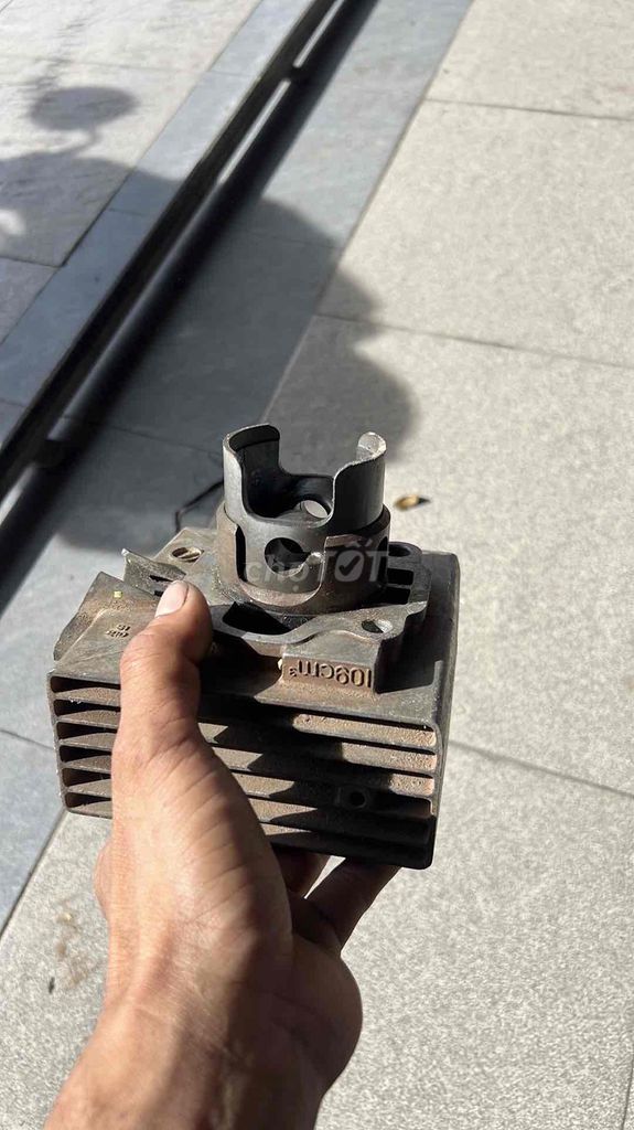 Nòng xi lanh kim loại 100cc đã qua sử dụng. Mua bán Phụ tùng xe tại Huyện Thoại Sơn An Giang được đăng bởi nguyễn thanh phong hình 6