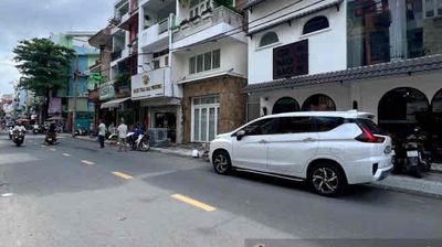 Bán nhà hẽm ôtô gần mặt tiền Trần Khắc Chân, Quận 1