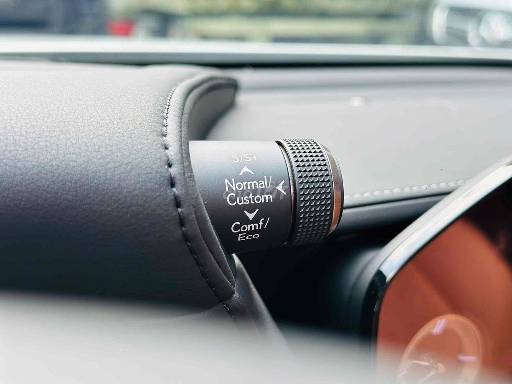 Lexus LS 500 odo mới 17.000km model 2024. Mua bán Ô tô tại Quận 8 Tp Hồ Chí Minh được đăng bởi Hồng Phúc hình 17