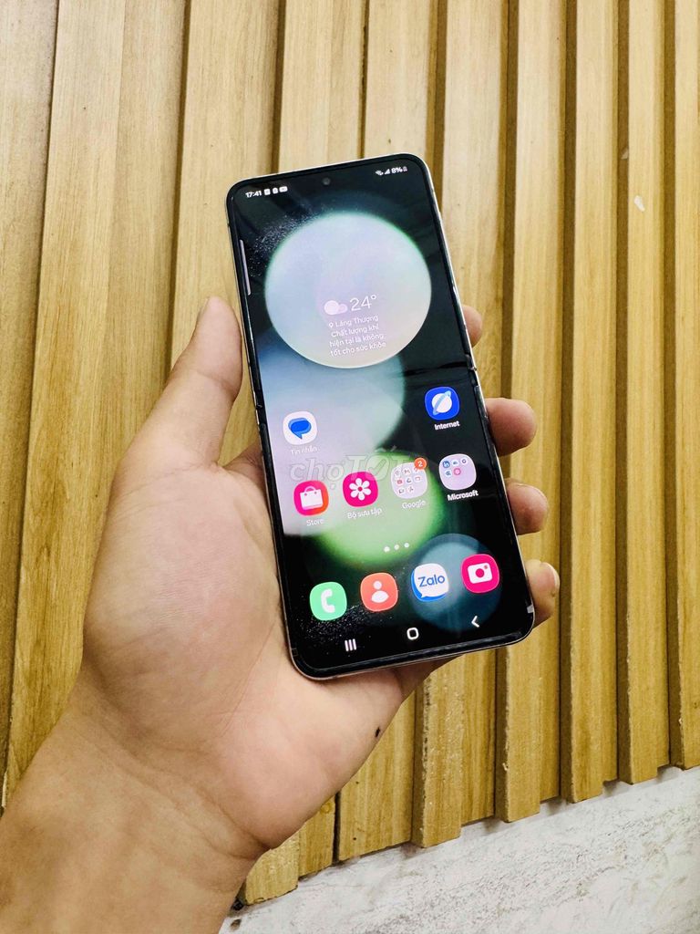Samsung Z Flip 5 8GB/256GB Đã sử dụng. Mua bán Điện thoại tại Quận Đống Đa Hà Nội được đăng bởi Nguyễn Đức  hình 1