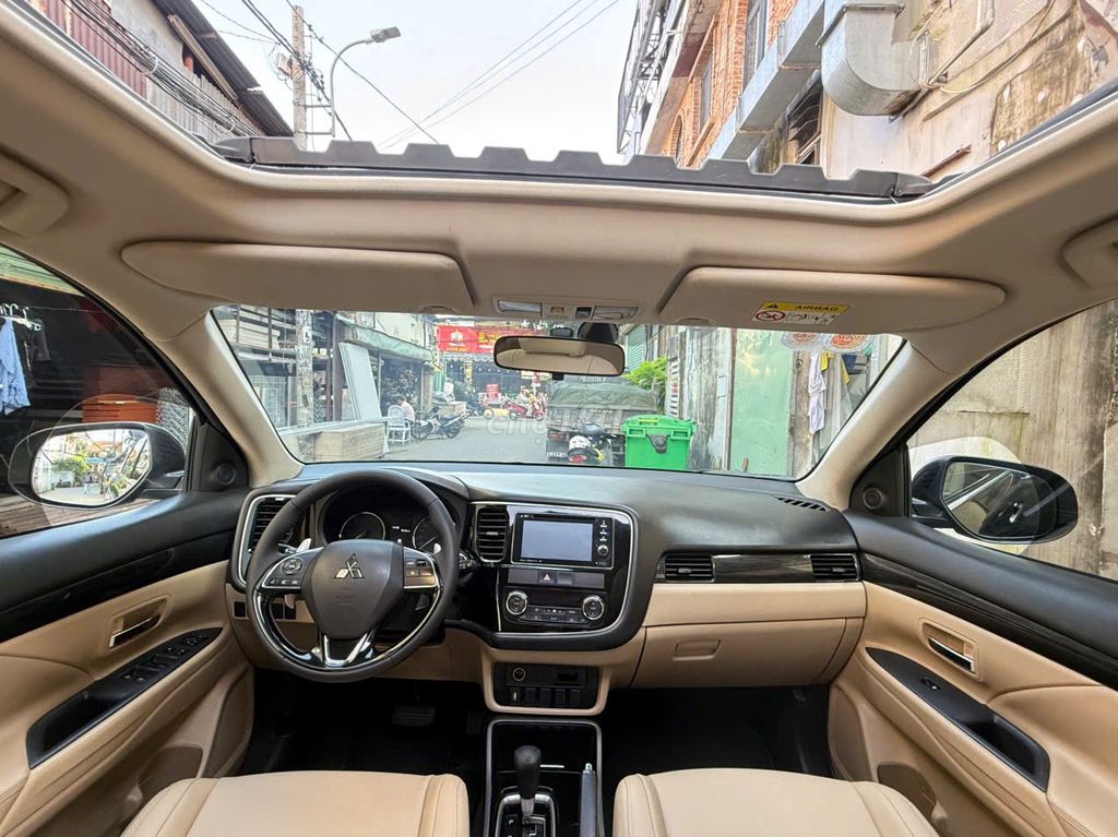 Mitsubishi Outlander 2018 2.0 CVT Premium 72000km. Mua bán Ô tô tại Quận Bình Thạnh Tp Hồ Chí Minh được đăng bởi Nguyen van dat hình 17