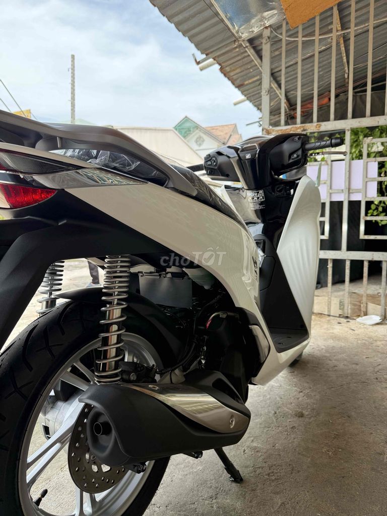 Sh125i Trắng ABS 2025 Mới. Mua bán Xe máy tại Huyện Nhà Bè Tp Hồ Chí Minh được đăng bởi MM hình 3