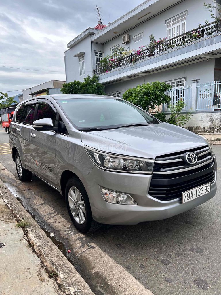 Семейство Toyota Innova E 2016 MT без обслуживания