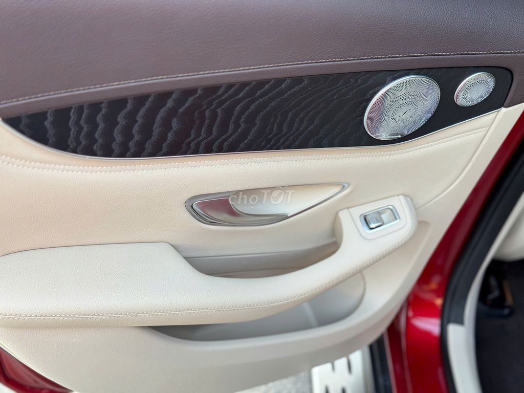 Mercedes GLC300 2018 model 2019 màu đỏ. Mua bán Ô tô tại Quận Thanh Xuân Hà Nội được đăng bởi Nguyễn Tuấn Hoàng hình 15