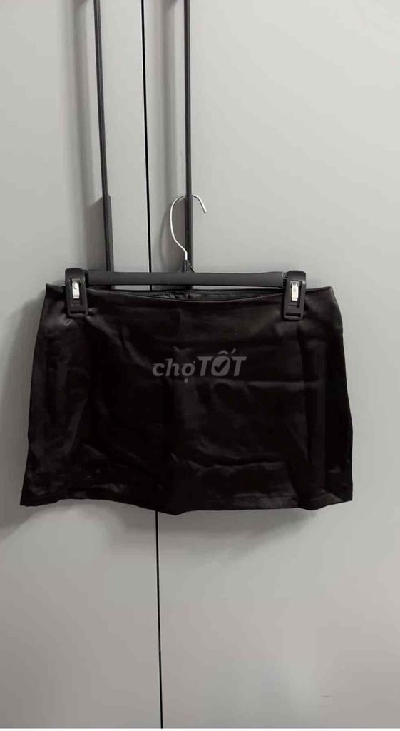 Chân váy lụa nữ đen size M. Mua bán Quần áo tại Huyện Đức Hòa Long An được đăng bởi Trần Hương  hình 1