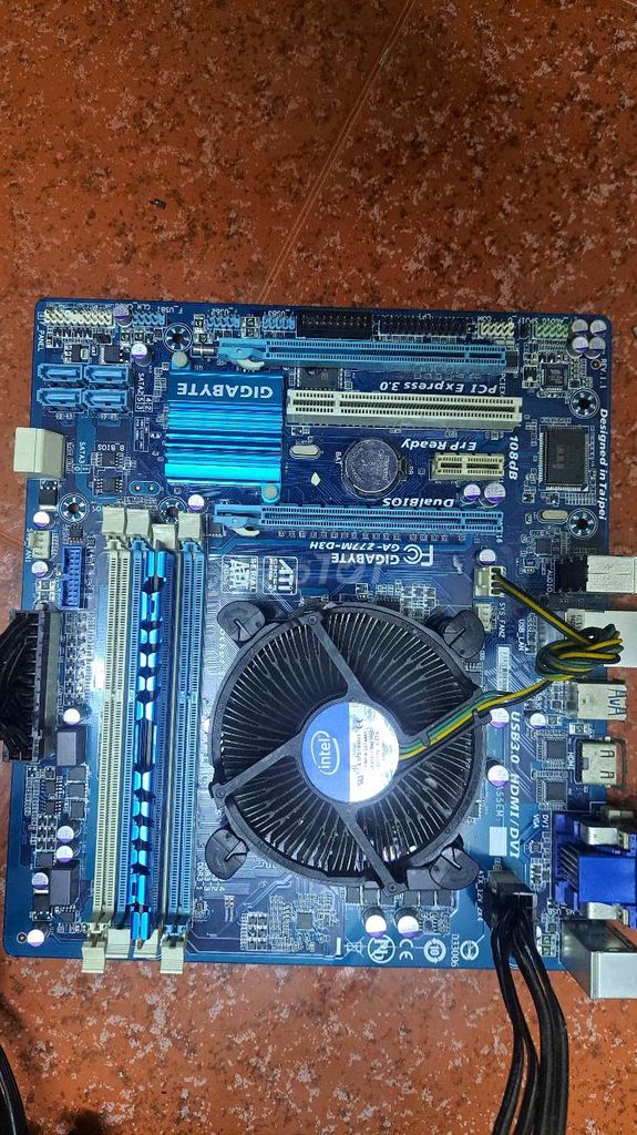 Main gigabyte z77m + chip i5 2400