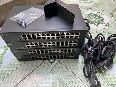 Switch Cisco 24 port như hình dùng tốt cần pass. Mua bán Phụ kiện (Màn hình, Chuột...) tại Quận Liên Chiểu Đà Nẵng được đăng bởi An Nhiên