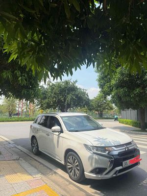 Mitsubishi Outlander 2022 2.0 CVT - 39000 km. Mua bán Ô tô tại Quận Hoàng Mai Hà Nội được đăng bởi Thương Phạm