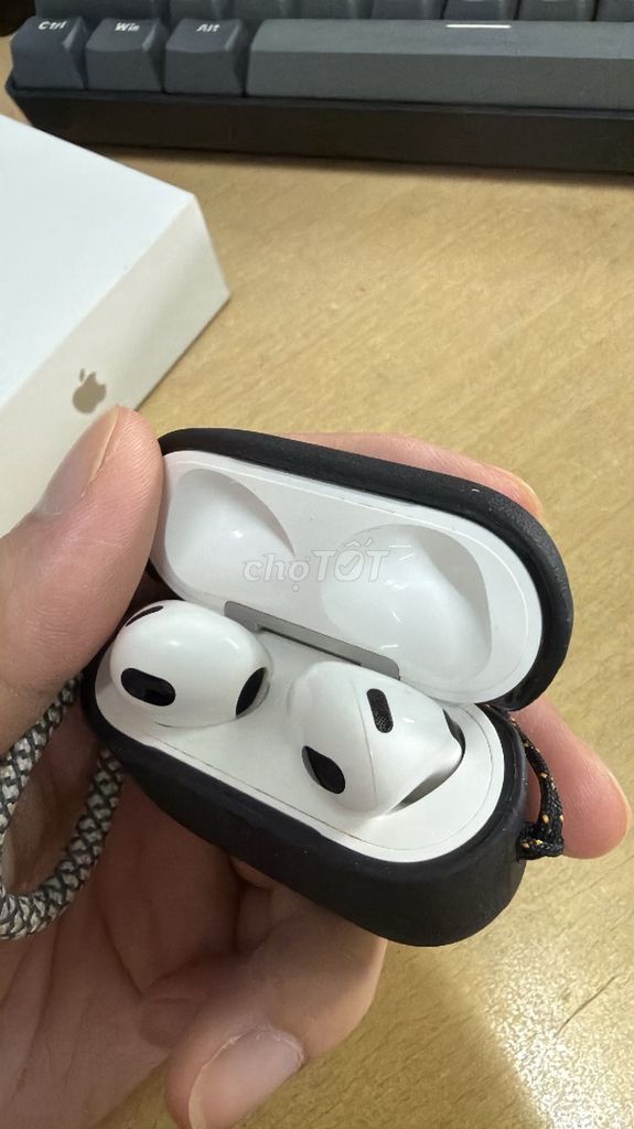 Tai nghe Apple AirPods 3rd gen Trắng. Mua bán Tivi, Âm thanh tại Huyện Thuỷ Nguyên Hải Phòng được đăng bởi Mạnh Nguyễn hình 1