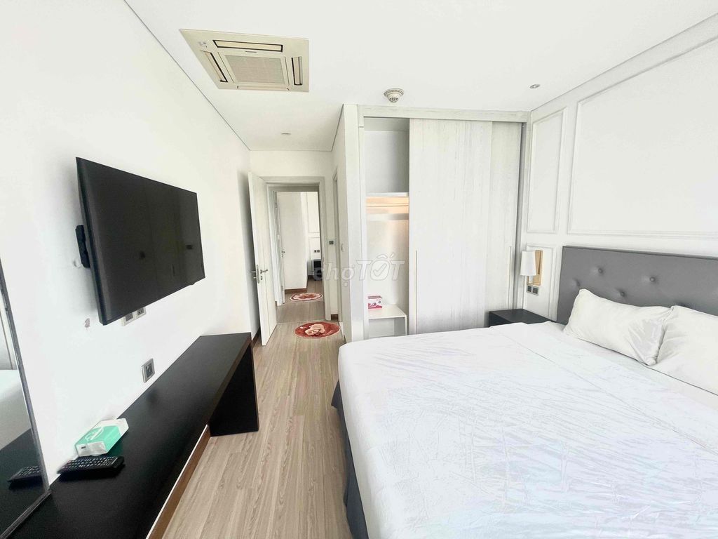 Furnished 1-bedroom at Golden Bay with bay and river views — photo 6