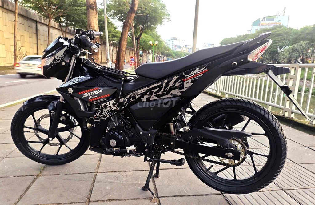 Suzuki Satria 150 FI Xe mới -Xe Hải quan lướt. Mua bán Xe máy tại Quận Cầu Giấy Hà Nội được đăng bởi Tong motor xe may hình 4