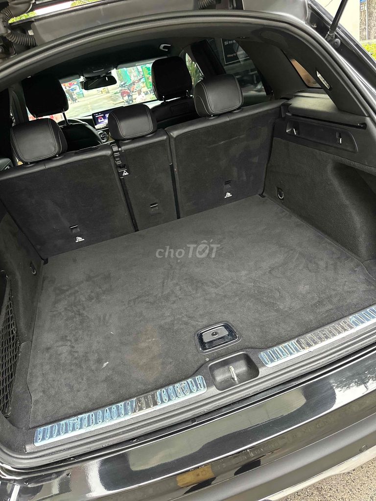 Mercedes GLC 250 4MATIC - 81000 km . Sản xuat 2018. Mua bán Ô tô tại Quận 7 Tp Hồ Chí Minh được đăng bởi Thông Sport  hình 9