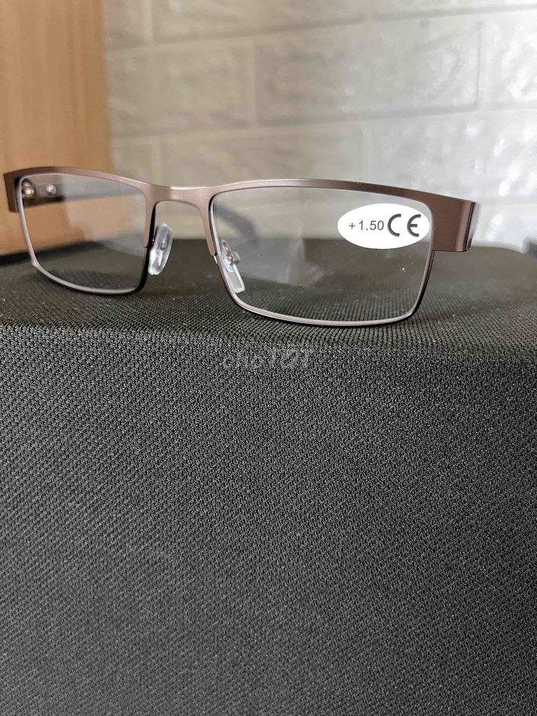 Kính đọc báo 1.5 độ unisex. Mua bán Phụ kiện thời trang khác tại Quận Hoàn Kiếm Hà Nội được đăng bởi nguyên ngoc long hình 1