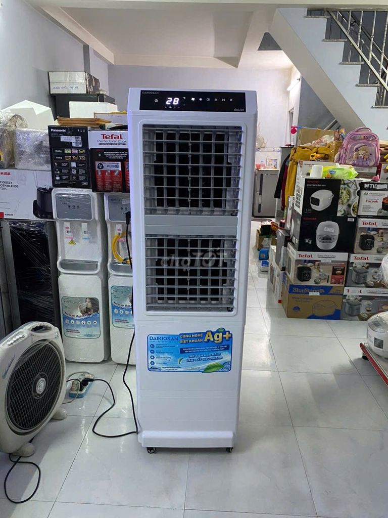 Quạt hơi nước Daikiosan DM104 300W 35 lít 153cm