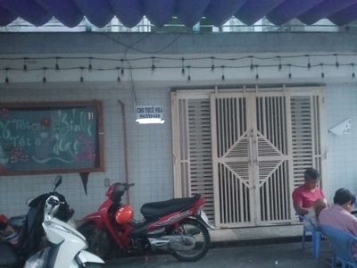 Cho thuê nhà  ngang gần 8m*3,5m, có 1 lầu đường Nguyễn Hữu Hào q4 