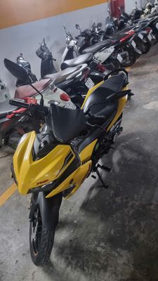 Xe máy Yamaha Exciter 155 VVA Vàng Đen. Mua bán Xe máy tại Quận 7 Tp Hồ Chí Minh được đăng bởi Hanna Tran