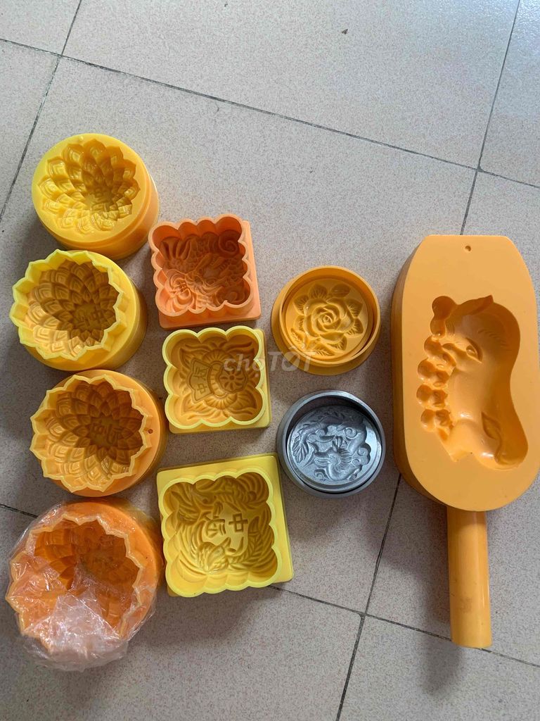 Khuôn làm bánh Silicon Vàng Trắng. Mua bán Dụng cụ nhà bếp tại Quận 6 Tp Hồ Chí Minh được đăng bởi Tâm hình 1