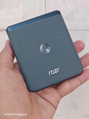 Motorola Razr 40S rom qt có ship. Mua bán Điện thoại tại Quận Bình Tân Tp Hồ Chí Minh được đăng bởi Anh Rin