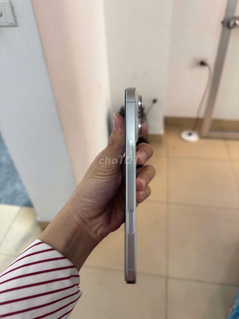 Apple iPhone 16 Pro Max 1TB Bạc 99%. Mua bán Điện thoại tại Quận Hai Bà Trưng Hà Nội được đăng bởi Thái sơn  hình 1