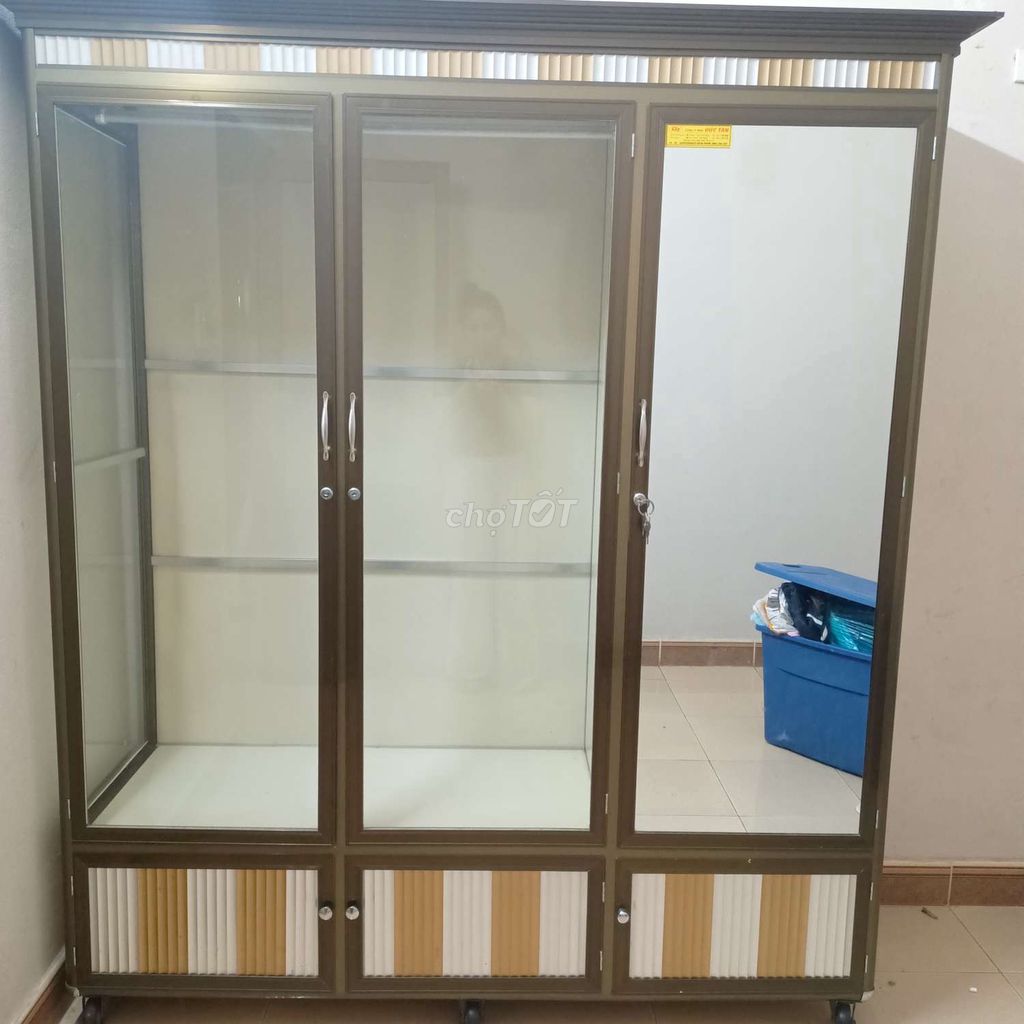Tủ nhôm kính Nâu Trắng có bánh xe. Mua bán Tủ, kệ gia đình tại Quận Sơn Trà Đà Nẵng được đăng bởi Thanh Tuyền hình 1