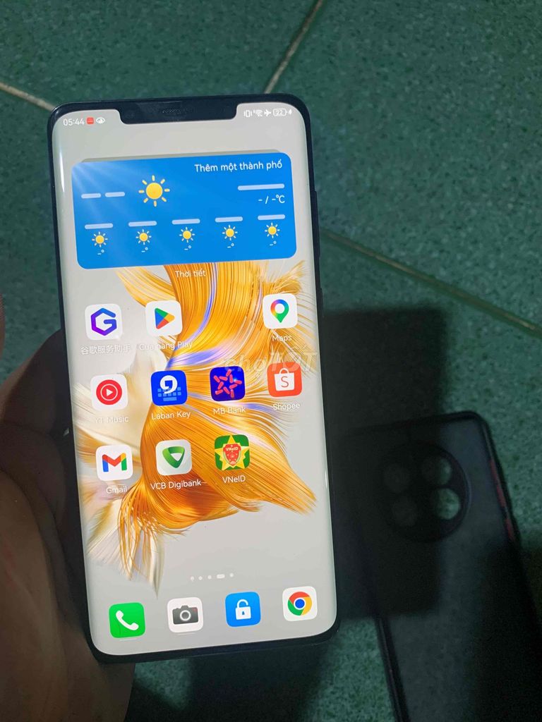 Huawei Mate 50 Pro Đen Nứt lưng. Mua bán Điện thoại tại Thành phố Dĩ An Bình Dương được đăng bởi An hình 1