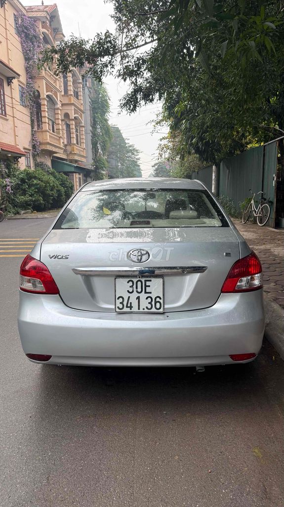 Toyota Vios Bạc Số sàn. Mua bán Ô tô tại Huyện Đông Anh Hà Nội được đăng bởi thành hải mua bán điện thoại cũ hình 1