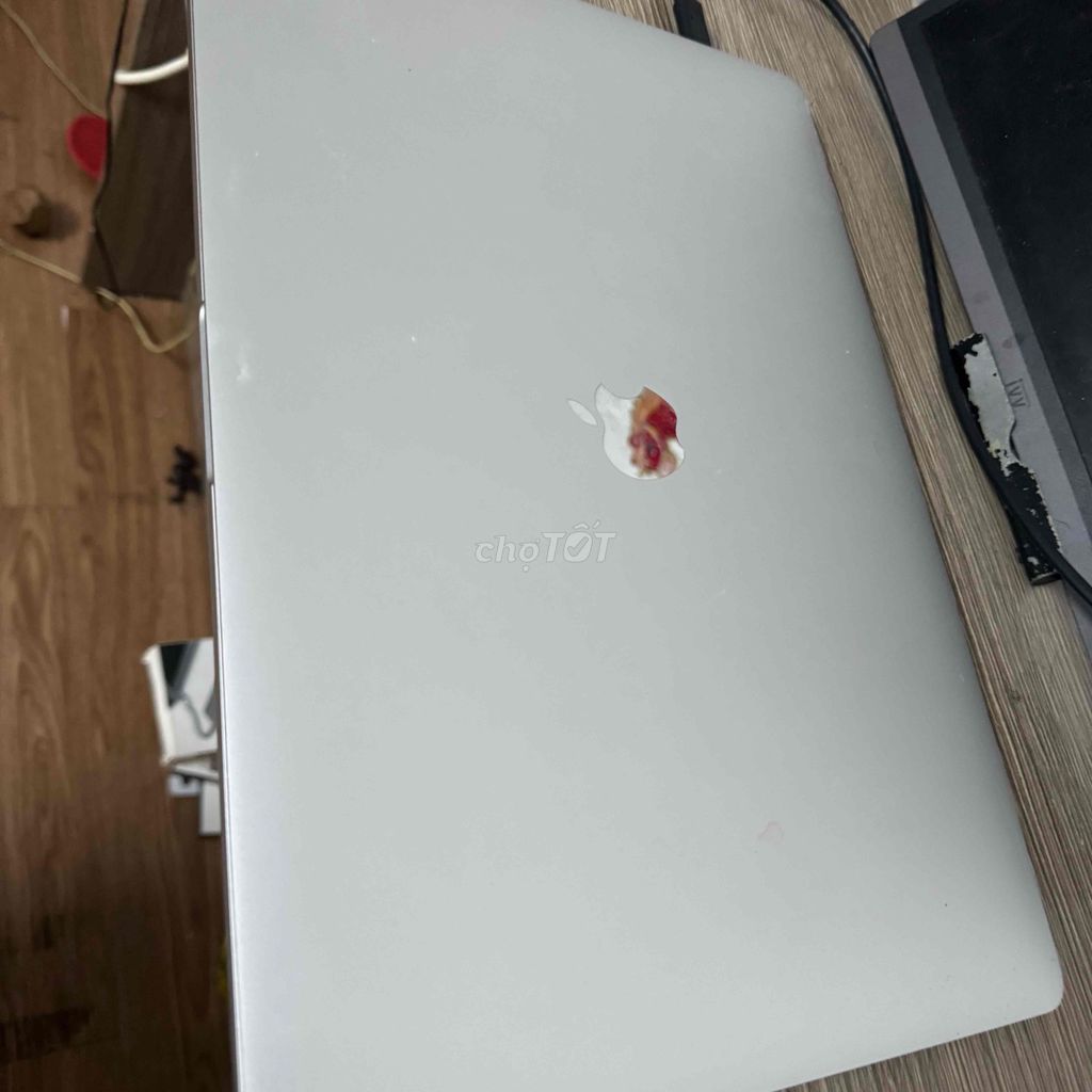 iMam Macbook Pro 2016 15” i7/16/256/2-4g xám,bạc. Mua bán Laptop tại Quận 3 Tp Hồ Chí Minh được đăng bởi Phúc Nguyễn hình 1