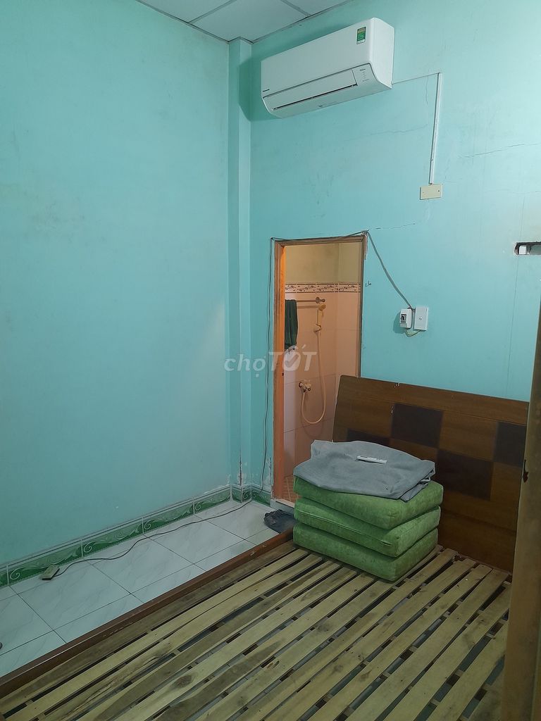 Nguyên căn 4mx12m 1 lầu sẵn nội thất và máy lạnh