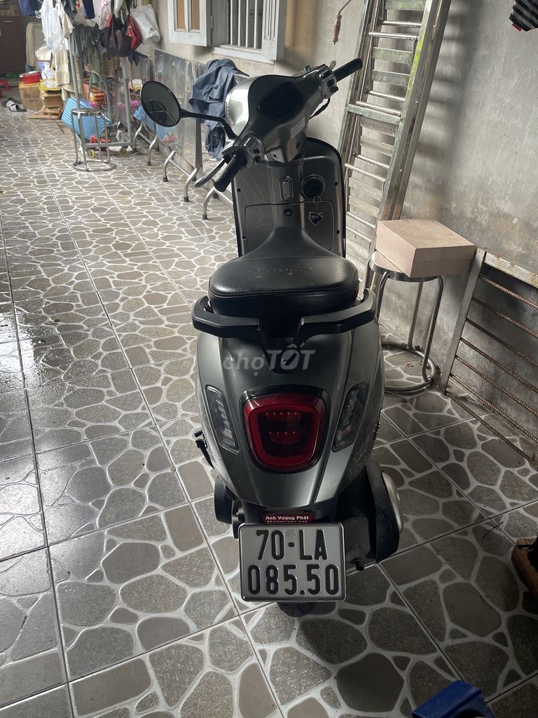 Victoria ScooterINDO fi 2024 Xám 1 năm