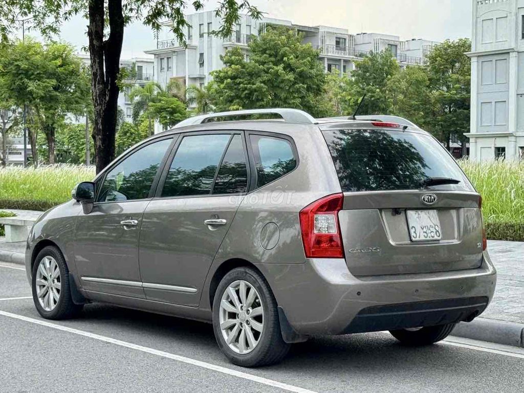 Kia Carens 2011, двигатель 2.0, мощный