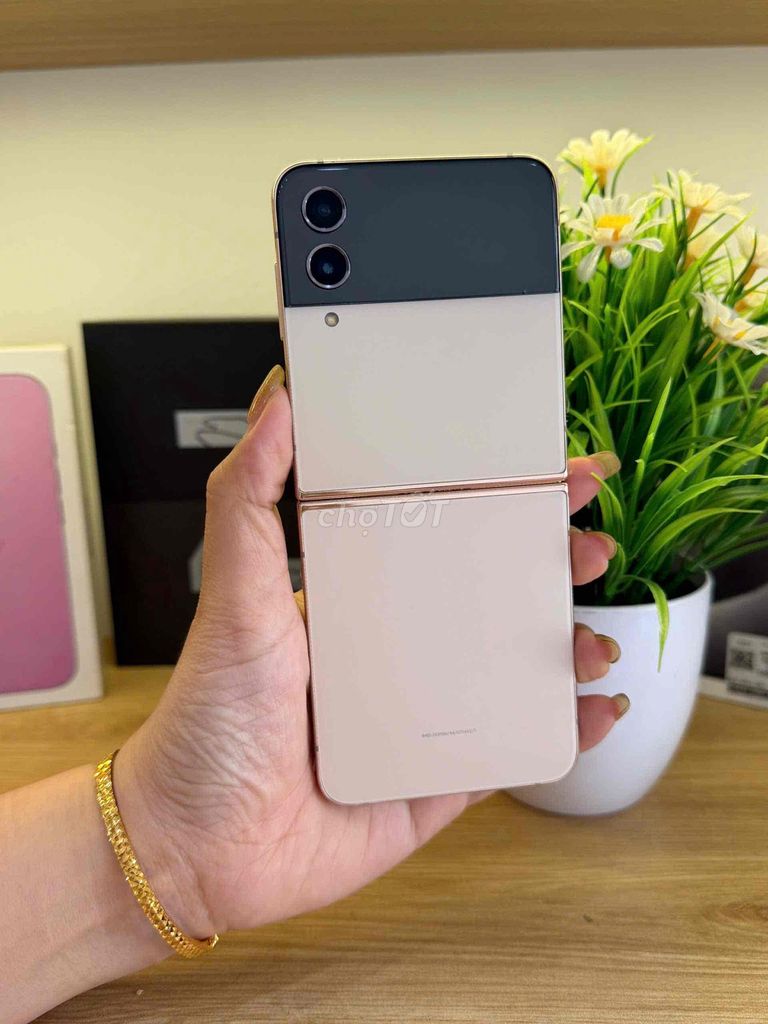 Samsung Z Flip4 Vàng hồng. Mua bán Điện thoại tại Quận Tân Phú Tp Hồ Chí Minh được đăng bởi Mèo Mobile hình 1
