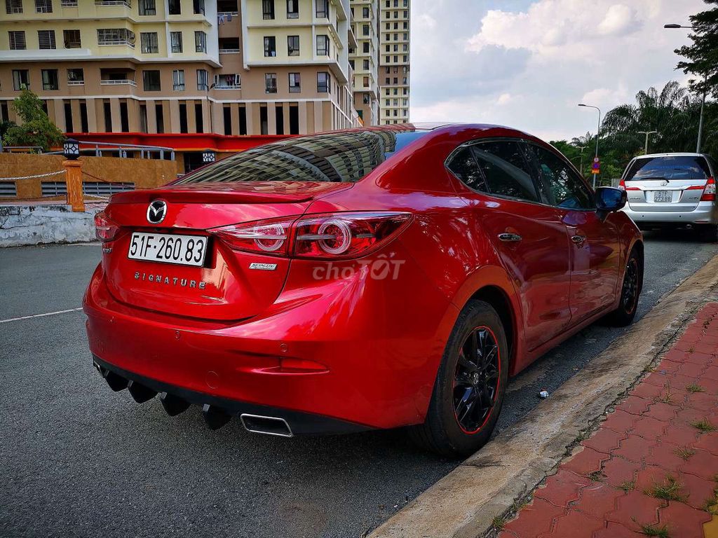 Mazda 3 đỏ pha lê 1.5 AT Sedan - 90000 km