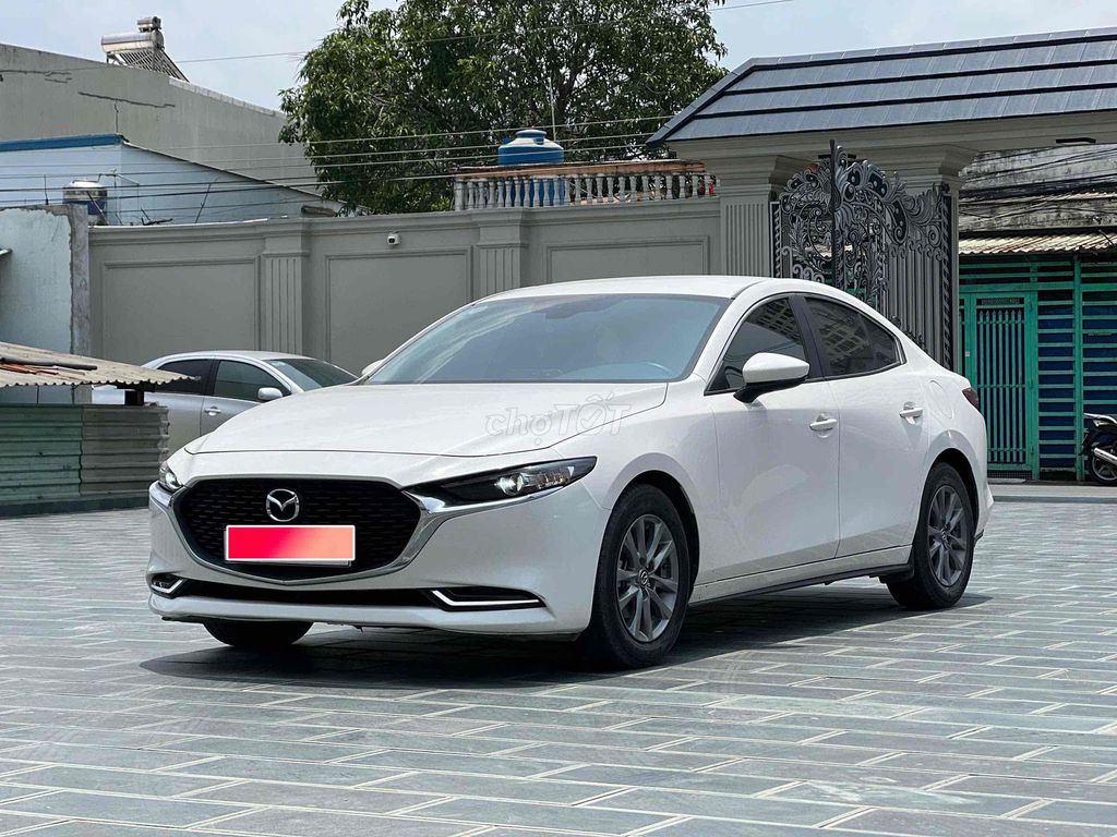 Mazda Mazda 3 Luxury 2023 белый 26000 км