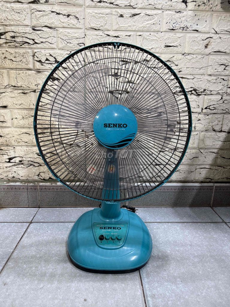 Quạt đứng SENKO chạy mạnh. Mua bán Quạt tại Quận 12 Tp Hồ Chí Minh được đăng bởi hoàng an hình 1