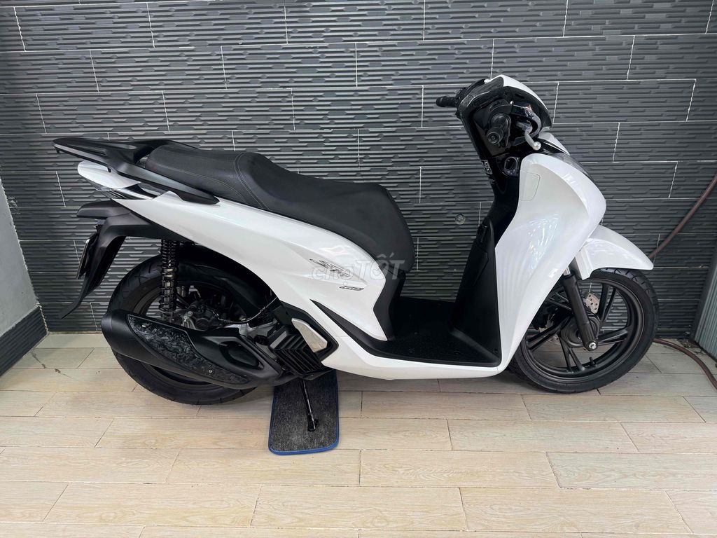 Хонда SH125 2023 Белая черная панда 18 000 км