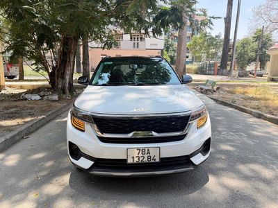 Kia Seltos 2022 1.6 Premium Trắng chỉ đi 25 000 km