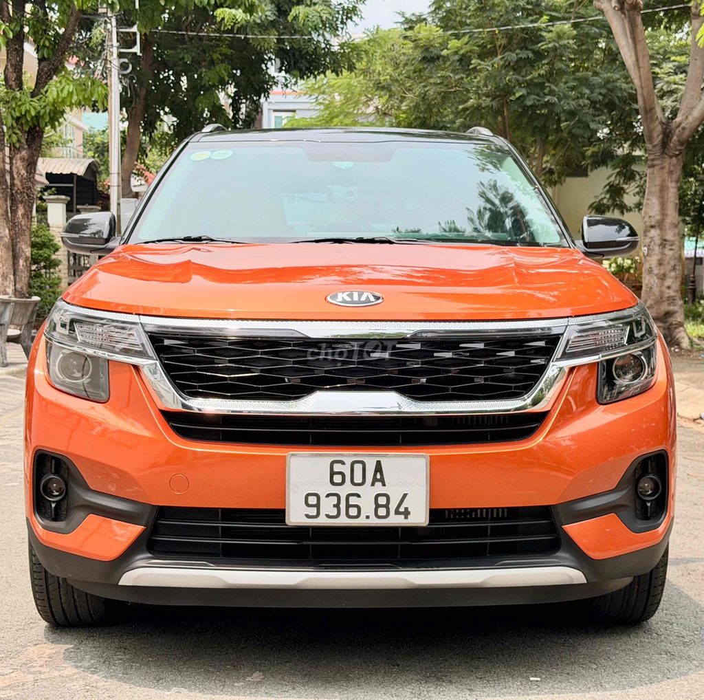 KIA SELTOS 1.4 LUXURY 2021 СКОЛЬЗИТ 20 000 КМ КАК НОВЫЙ