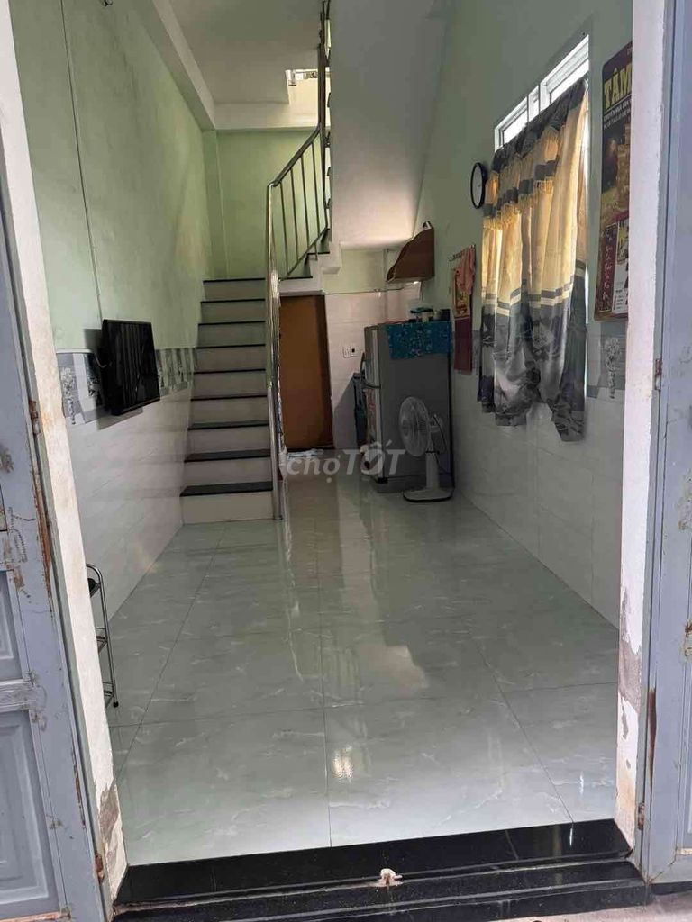 Bán tủ lạnh thương hiệu sanzo _ giá 1,8 triệu.