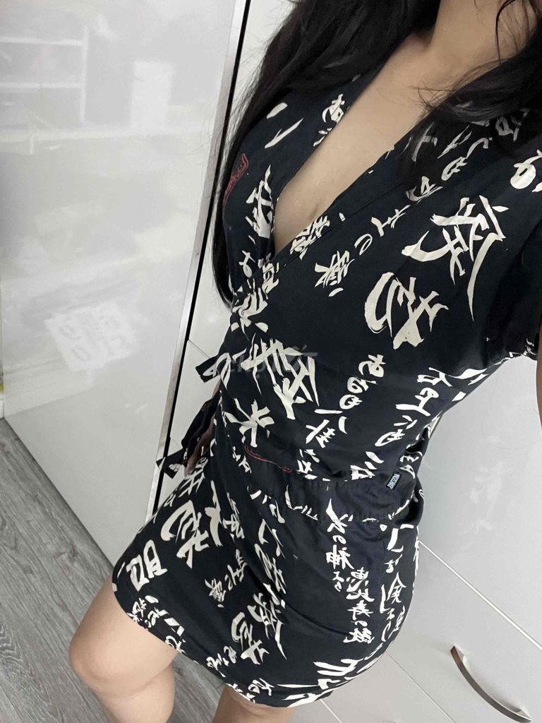 Đầm Moschino Nữ Hoạ tiết chữ Vải mát. Mua bán Quần áo tại Quận Ba Đình Hà Nội được đăng bởi Thuý Anh hình 1