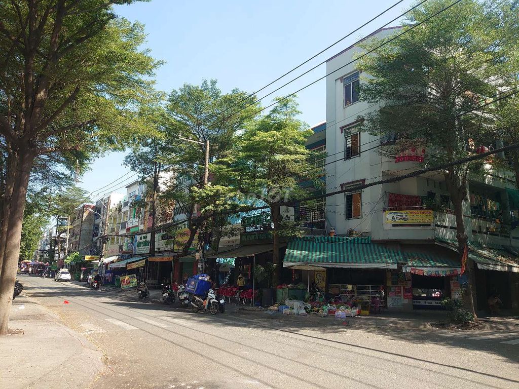 Nhà 2 mặt tiền chợ Bà Hom, quận Bình Tân