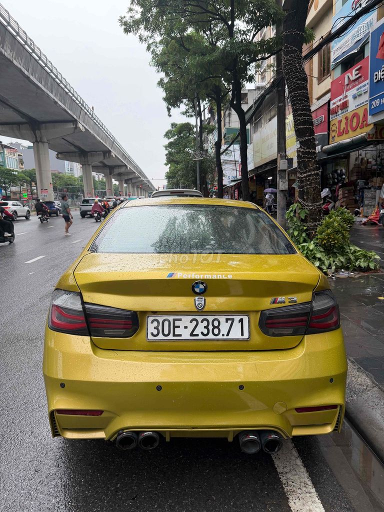 БМВ 318i F30, золото